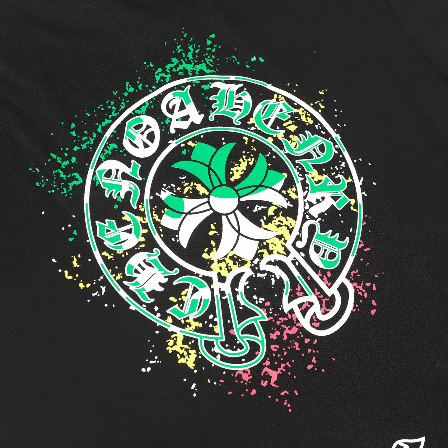 🅿️170 CHROME HEARTS/Chrome Heart CH spray-printed short-sleeved T-shirt The fabric is made of 280g heavy combed cotton, customized with 32 count 1*1 threads, and washed twice for ready-to-wear. The fabric is comfortable and skin-friendly without any strange feeling. Custom-dyed fabric, with high textile density, good drape, and not easy to deform. The thick texture and tight spinning process will not affect the breathability of the fabric. The color saturation is very high. Imported digital direct-injection printing technology. A versatile and good-looking short-sleeve. The loose version covers the flesh and makes you look slimmer. It is the same style for men and women. It has three complete standards. Color: Black-White Size: XS-L